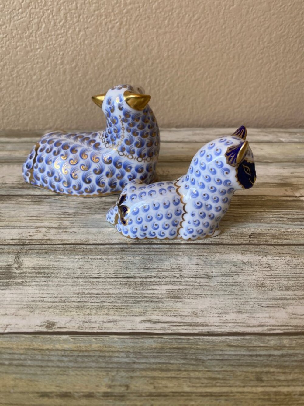 Set of 2 1994 Royal Crown Derby Imari Ram and Lamb Paperweights w/Gold Stopper - Picture 3 of 15